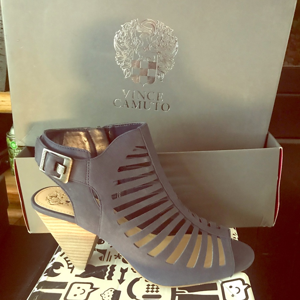 Vince Camuto Blue sandal heals size 7 1/2